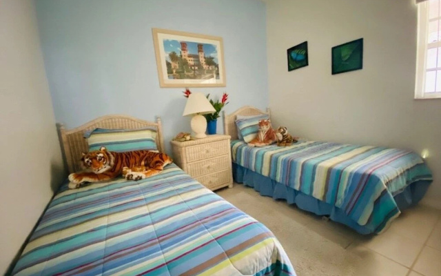 photo 4 of Southern Comfort Right At Home! South Facing Pool! 3 Bedroom Villa by RedAwning