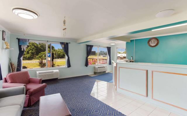 photo 2 of Rodeway Inn South Point