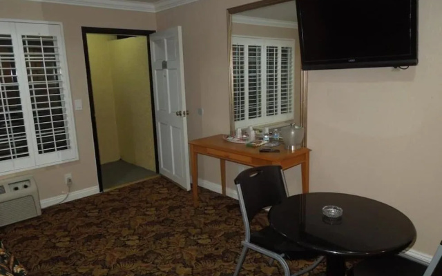 photo 3 of Southern Motel