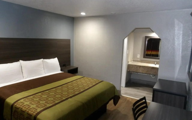 photo 2 of Southmore Boulevard Motel