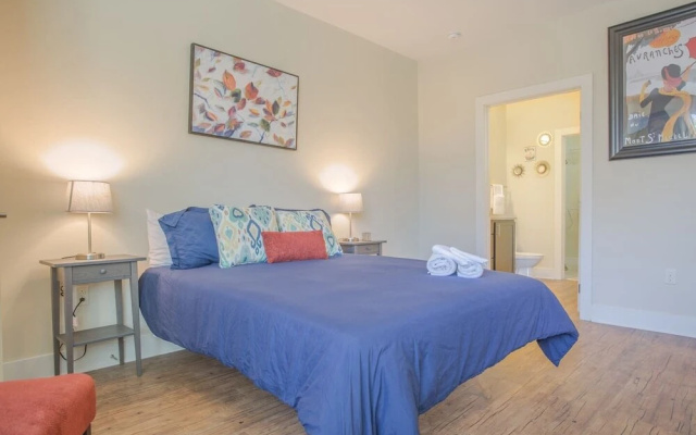 photo 2 of Frontdesk - Mezzo 1 Southpark Apts Charlotte, NC