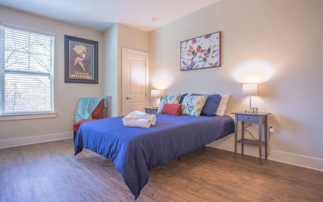 photo 3 of Frontdesk - Mezzo 1 Southpark Apts Charlotte, NC