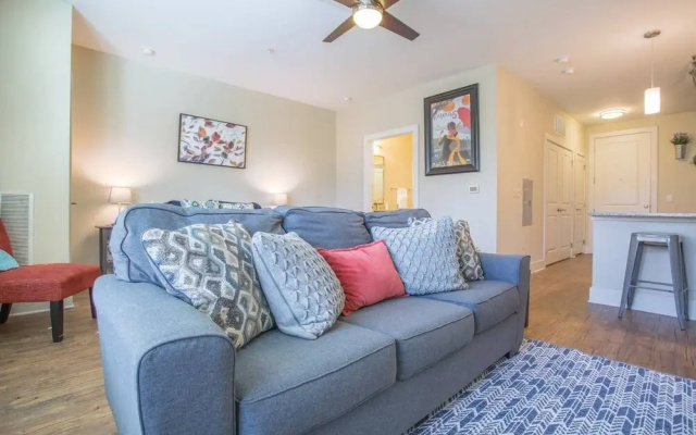 photo 4 of Frontdesk - Mezzo 1 Southpark Apts Charlotte, NC