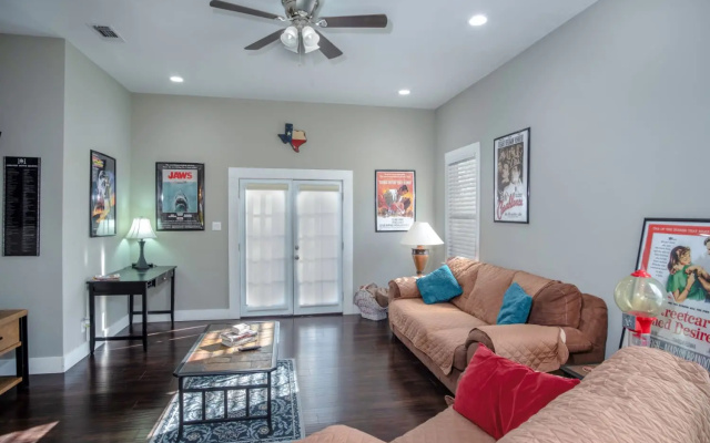 photo 2 of Southtown Classic 3BR/2BA mins from Downtown