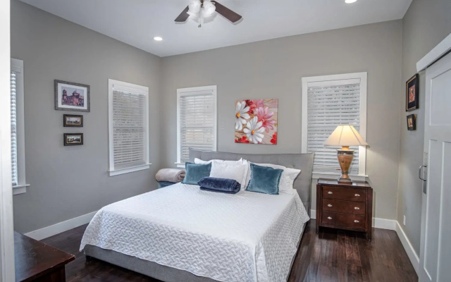 photo 5 of Southtown Classic 3BR/2BA mins from Downtown