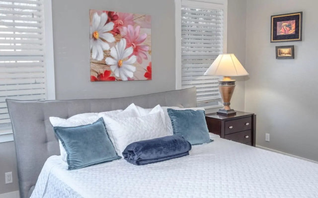 photo 3 of Southtown Classic 3BR/2BA mins from Downtown