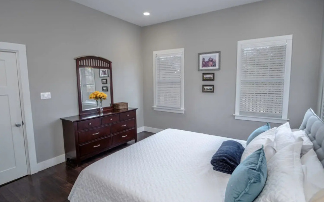 photo 4 of Southtown Classic 3BR/2BA mins from Downtown