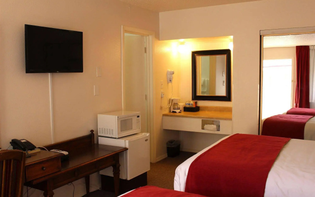 photo 4 of Sovana Inn
