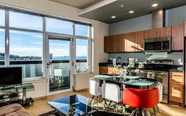 photo 2 of Space Needle Apartment