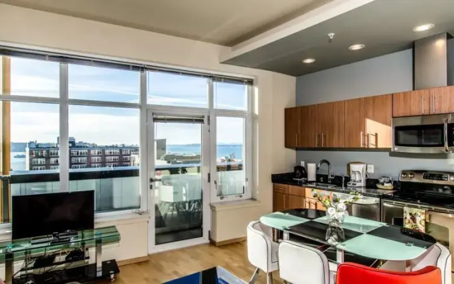 photo 3 of Space Needle Apartment
