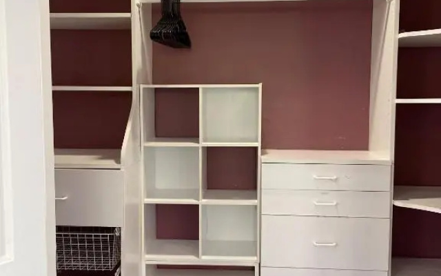photo 2 of Spacious 1Bed, 1 Bath in Beverly Hills