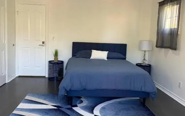 photo 3 of Spacious 1Bed, 1 Bath in Beverly Hills