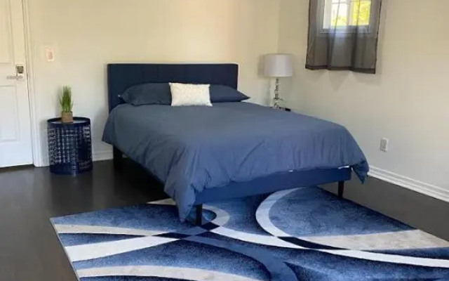 photo 4 of Spacious 1Bed, 1 Bath in Beverly Hills