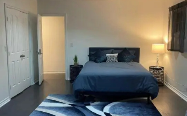 photo 5 of Spacious 1Bed, 1 Bath in Beverly Hills