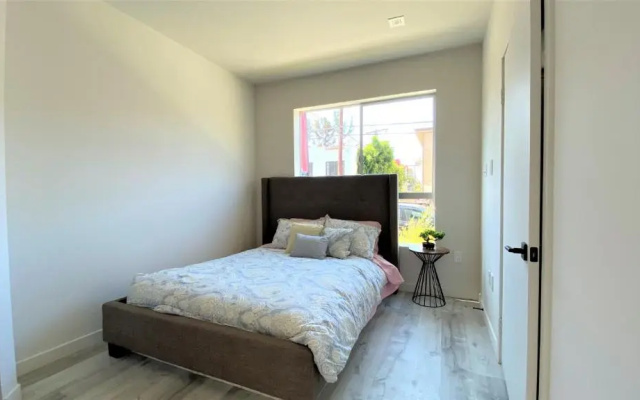 photo 2 of Spacious 2bd 2ba Place in the Heart of Hollywood