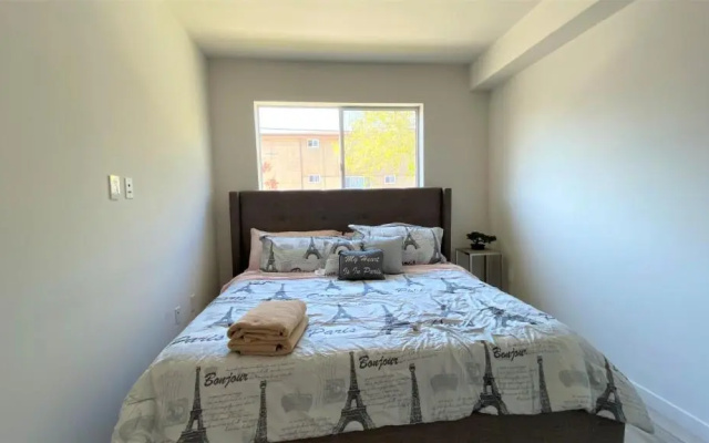 photo 3 of Spacious 2bd 2ba Place in the Heart of Hollywood