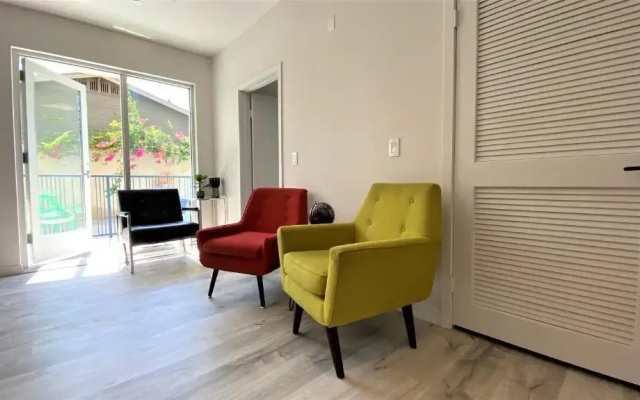 photo 4 of Spacious 2bd 2ba Place in the Heart of Hollywood