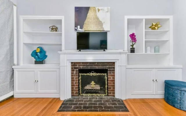 photo 5 of Spacious 2br/1ba Beacon Hill Apt Near MGH
