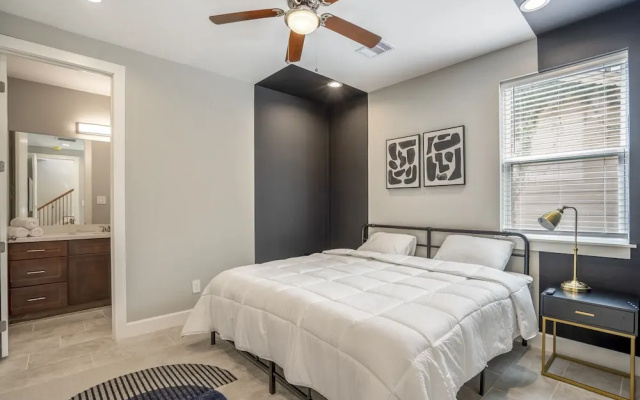 photo 4 of Spacious 3 Bed House near MD Anderson