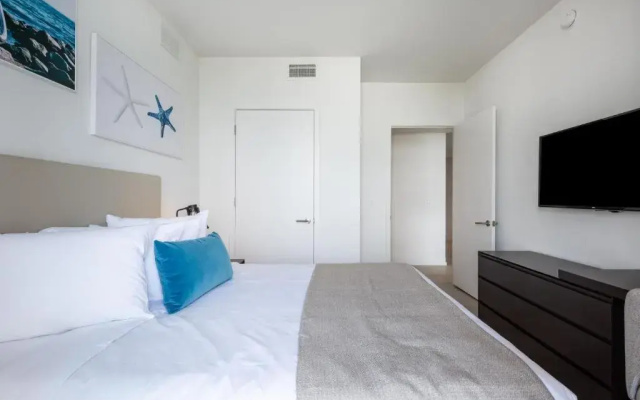 photo 3 of Spacious 3 Bedroom at Hyde Beach House 12th floor