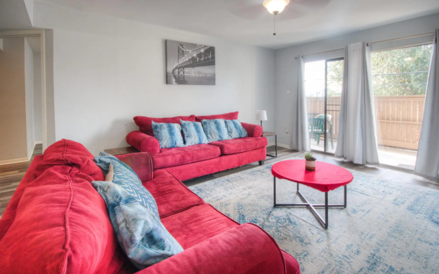 photo 2 of Spacious 3 BR, 2 BA Condo near Med Center & NRG