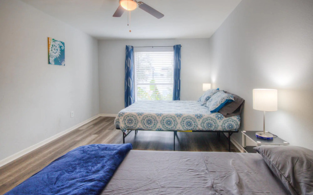 photo 5 of Spacious 3 BR, 2 BA Condo near Med Center & NRG