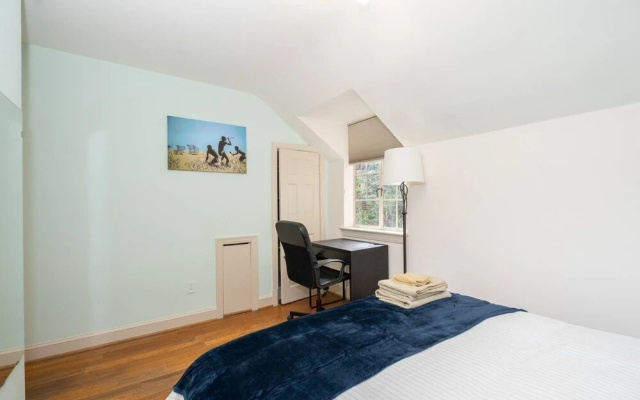 photo 3 of Spacious 4BR CozySuites in Old Town Alexandria
