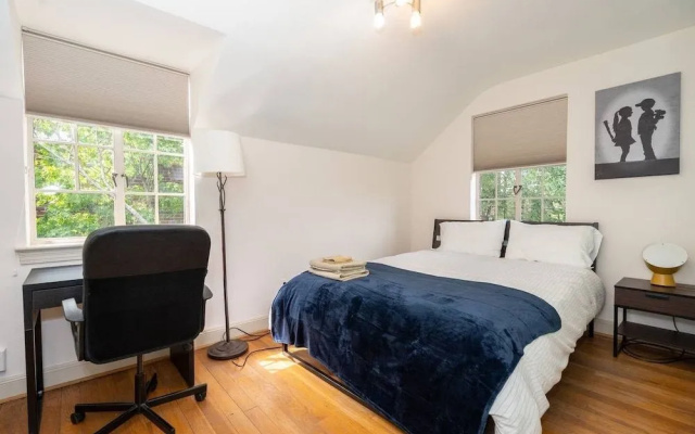 photo 4 of Spacious 4BR CozySuites in Old Town Alexandria