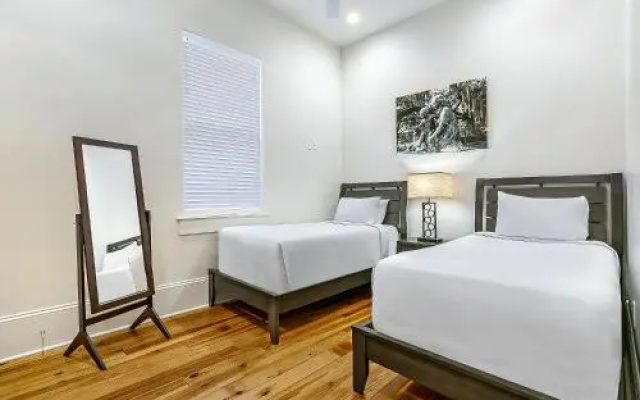 photo 3 of Spacious 3BR on Carondelet by Hosteeva