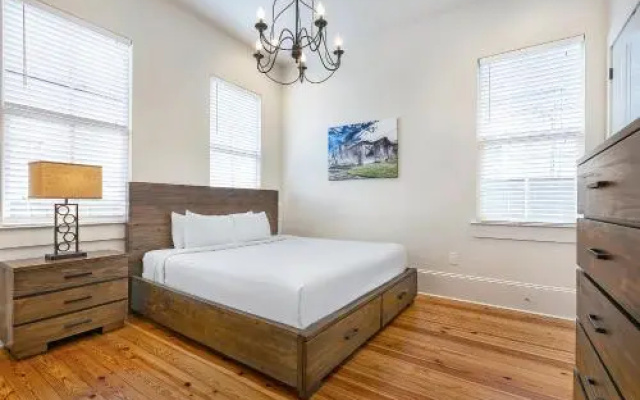 photo 4 of Spacious 3BR on Carondelet by Hosteeva