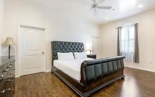 photo 4 of Spacious 3BR/2.5BATH Condo in Great location