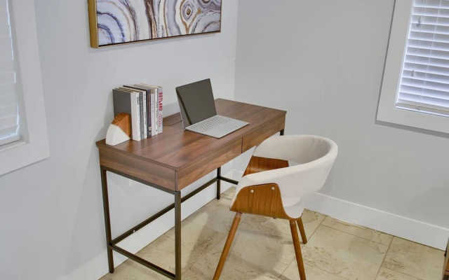 photo 2 of Spacious 3br/2ba in Uptown Nola w/ Yard by Domio