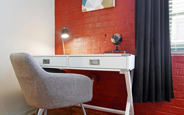 photo 2 of Spacious 3br/2ba Industrial Apt in Nola by Domio