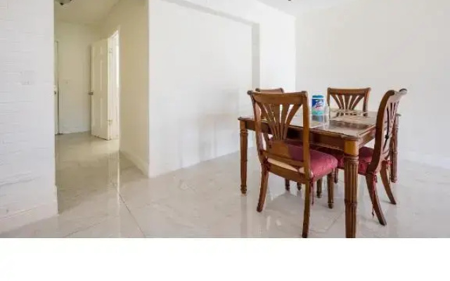 photo 2 of Spacious 4 bdr 2 bath home 10min to the beach Aventura mall