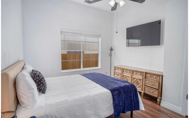 photo 3 of Spacious 4 BR Home Near River Walk 6 Mins Drive