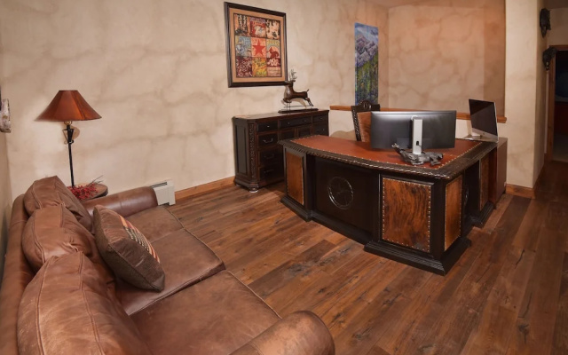 photo 2 of Spacious 4br 4.5ba  Ski In/out-stay +7 Nights 4 Bedroom Condo by RedAwning