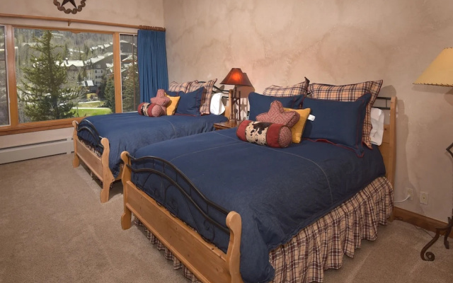 photo 5 of Spacious 4br 4.5ba  Ski In/out-stay +7 Nights 4 Bedroom Condo by RedAwning