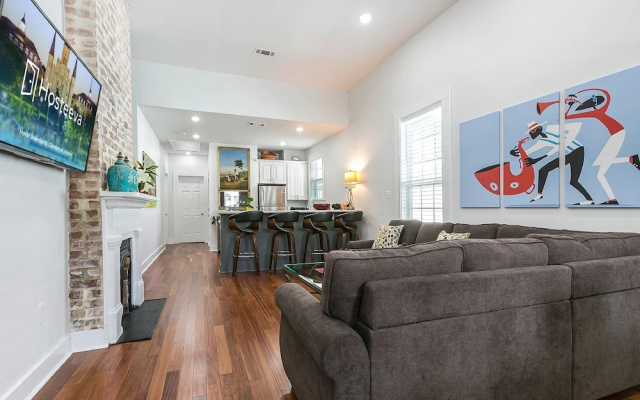 photo 2 of Spacious 5 Bedroom Near Magazine St & Uptown