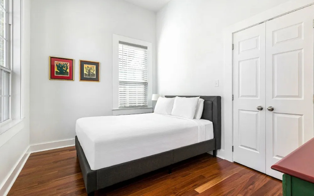 photo 5 of Spacious 5 Bedroom Near Magazine St & Uptown