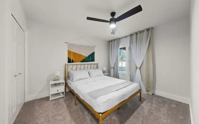 photo 5 of Spacious 6 Bed House Airport Pet Friendly AFB