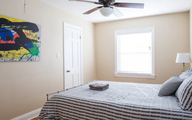 photo 2 of Spacious 6BR /2.5 Bath in Highlands!