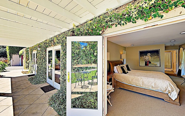 photo 4 of Spacious 6br Vineyard  - Pool & Valley Views 6 Bedroom Home