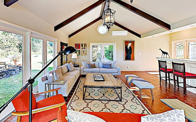 photo 5 of Spacious 6br Vineyard  - Pool & Valley Views 6 Bedroom Home