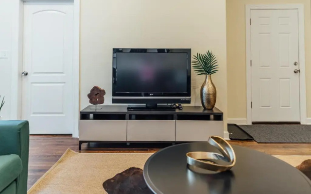photo 5 of Spacious and Airy Apartment for Big Groups!