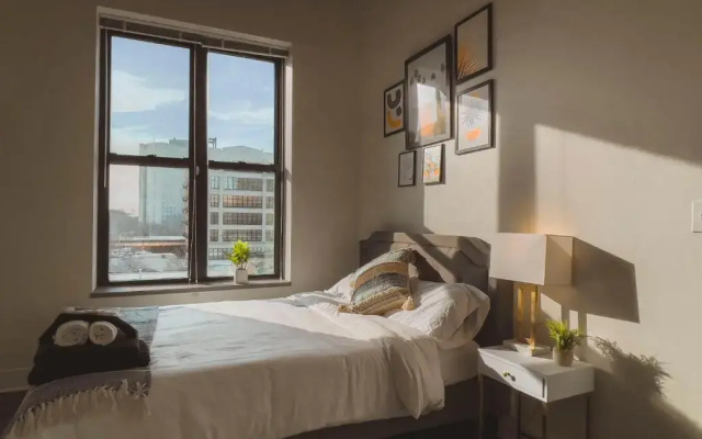 photo 2 of Spacious and Luxurious 3br/2ba near McCormick Place with optional parking