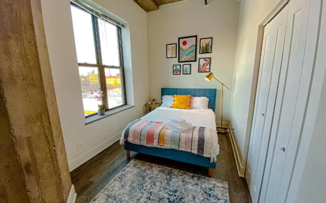 photo 5 of Spacious and Luxurious 3br/2ba near McCormick Place with optional parking