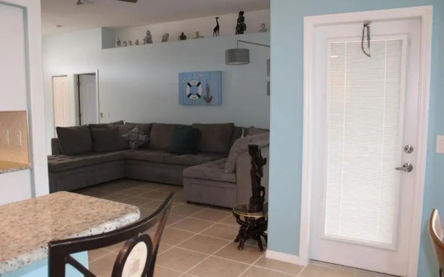 photo 2 of Spacious and private pool house, 15 min to beach