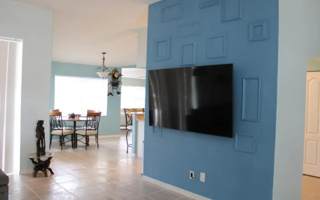 photo 3 of Spacious and private pool house, 15 min to beach