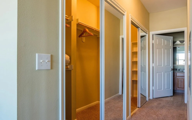 photo 5 of FRONTDESK Residences at Gramercy Apts Houston