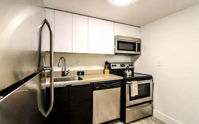 photo 5 of Spacious Apartment with Marina Views